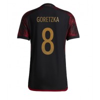 Koszulka piłkarska Niemcy Leon Goretzka #8 Strój wyjazdowy MŚ 2022 tanio Krótki Rękaw